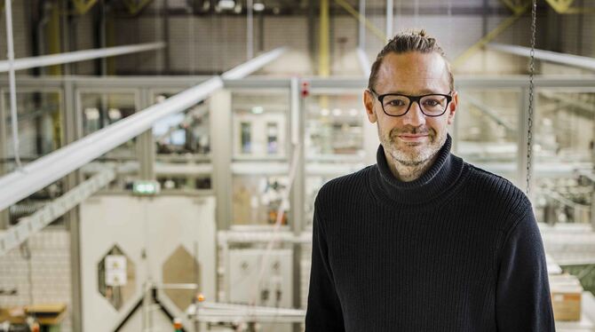 Prof. Dr. Jochen Strähle ist seit 2019 Dekan der Fakultät Textil & Design.  FOTO: LEHMANN/ HOCHSCHULE REUTLINGEN