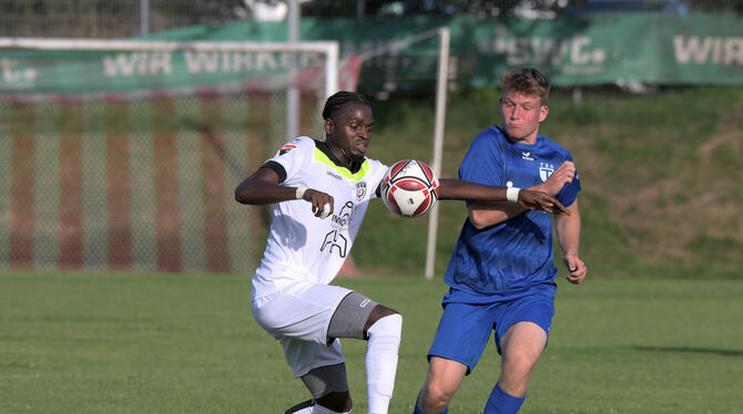 Vergab eine gute Chance für den SSV: Muhamed Sanyang (links).