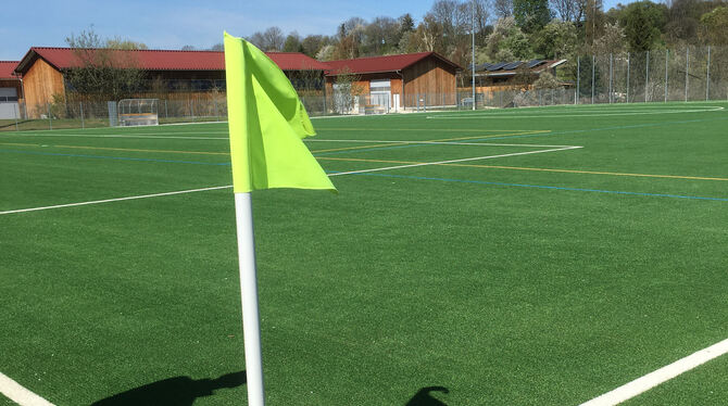 Der Kunstrasenplatz am Eierbach wird mit einem spannenden Spiel am Samstag offiziell in Betrieb genommen. FOTO: STADT Der Kunstrasenplatz am Eierbach wird mit einem spannenden Spiel am Samstag offiziell in Betrieb genommen. FOTO: STADT