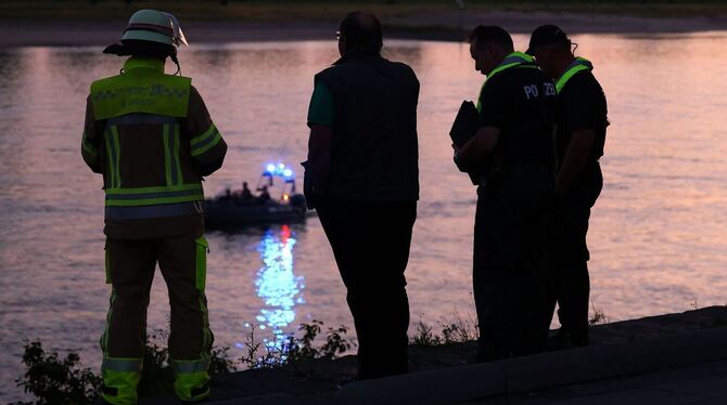Im Rhein versunkenes Auto