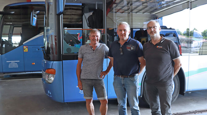 Thomas Knorr, Ulrich Winkler und Armin Bendel (von links) pochen stellvertretend für alle Busunternehmen auf einen Ausgleich ang