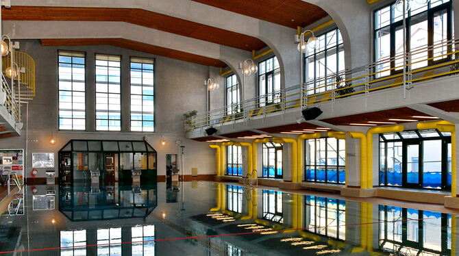 Ob das Achalmbad geschlossen bleibt, hängt von der weiteren Entwicklung auf dem Gas-Markt ab.  ARCHIV-FOTO: NIETHAMMER