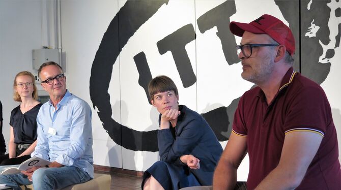 Jannika Erdmann, Thorsten Weckherlin, Laura Guhl und Dominik Günther Dramaturgin Jannika Erdmann, Intendant Thorsten Weckherlin, Dramaturgin Laura Guhl und Oberspielleiter Dominik Günther (von link