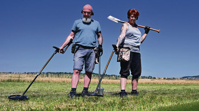 Das Ehepaar Kappler kann es nicht lassen, sie sondeln bei Wind und Wetter.