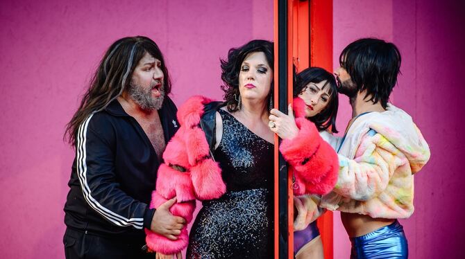 Zoff mit der Puffmutter: Corby Welch als Tannhäuser (links) und Heike Wessels als Venus in Wagners Oper.  FOTO: VOGEL