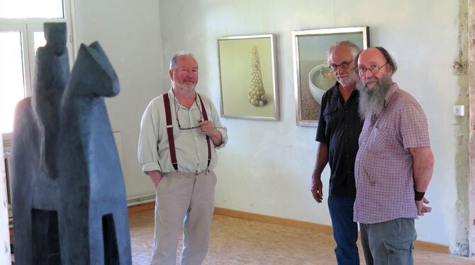 Norbert Stockhus, Horst Peter Schlotter und CHC Geiselhart (von links) in ihrer Ausstellung in der Kulturwerkstatt BT24. Vorn li