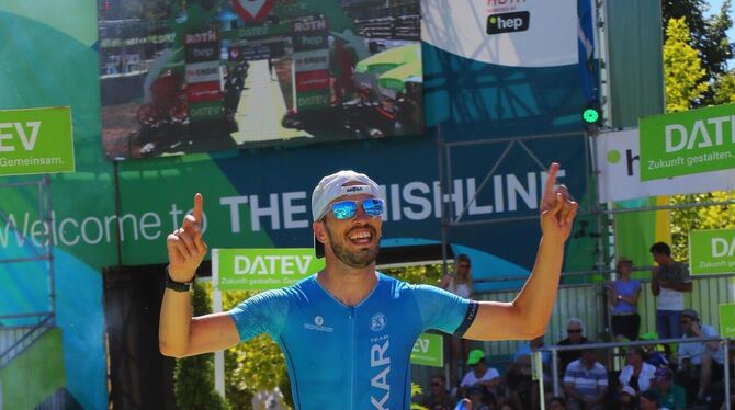 Sören Michelsburg beim Zieleinlauf beim Long-Distance-Triathlon in Roth, den er in etwas mehr als 9 Stunden absolvierte. Nächste