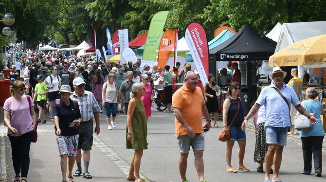 Vor allem in der Planie drängten sich gestern die Massen. Etwas ruhiger ging’s dagegen im Stadtgarten zu.  FOTOS: MEYER