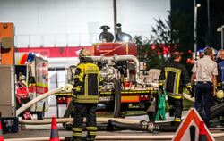 Rund 400 Rettungskräfte waren in der Brandnacht im Einsatz.  FOTO: SDMG