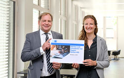 Hauptgeschäftsführer Wolfgang Epp und Antonia Hettinger, Leiterin Volkswirtschaft und regionale Wirtschaftspolitik, stellten bei
