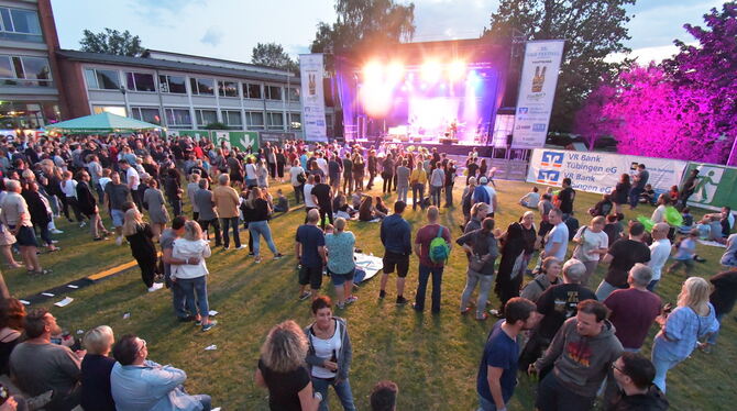 Dieses Wochenende treten 20 Bands am Jakob-Stotz-Platz auf. Mehr als 6 800 Besucher erwarten die Organisatoren.  FOTO: MEYER