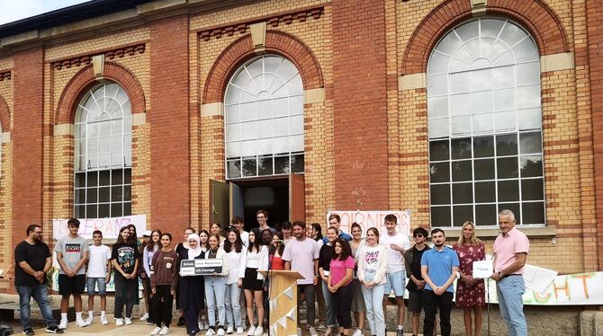 Ein Zeichen gegen Rassismus: Am letzten Schultag blickt das Johannes-Kepler-Gymnasium in eine Zukunft mit mehr Courage gegen Ras