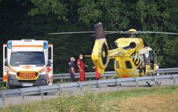 Eine Person wurde mit dem Rettungshubschrauber in das Bundeswehrkrankenhaus nach Ulm geflogen.