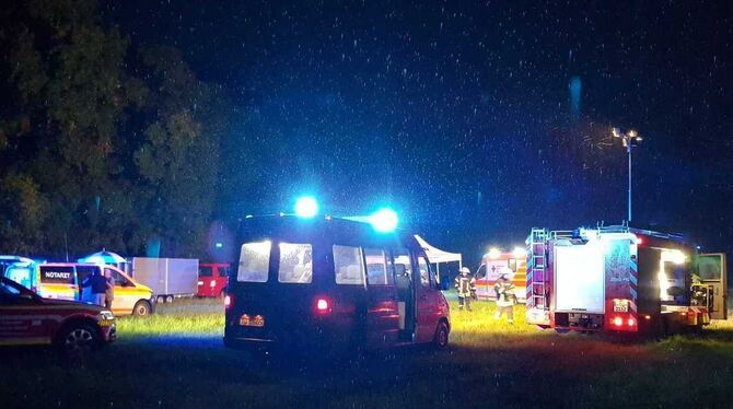 An der Unglücksstelle bei Bad Niedernau waren Feuerwehr, Polizei und Rettungskräfte vor Ort.