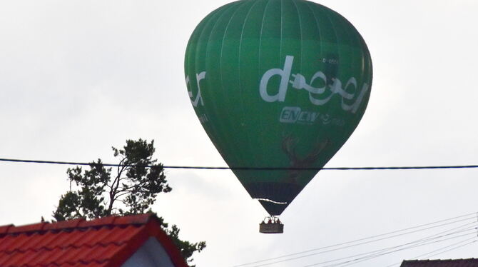 Der Heißluftballon wenige Minuten vor der harten Landung.