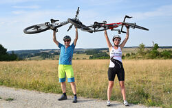 Mountainbike oder Rennrad? Beides schön, finden die GEA-Redakteure Andreas Fink und Marion Schrade, die GEA-Leser mit auf Tour n