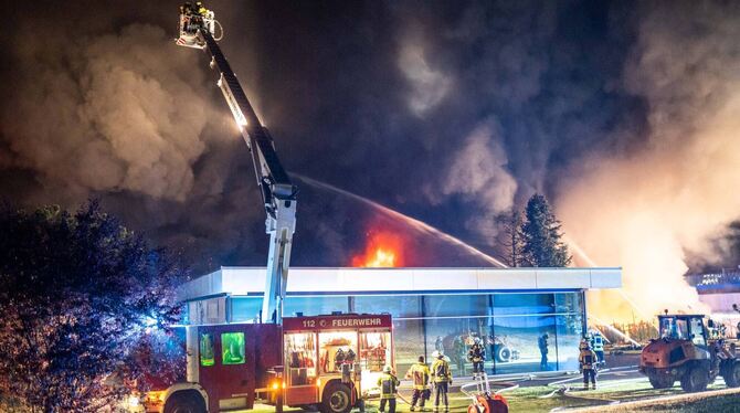 Im Gammertinger Gemeinderat hatten Bürger Gelegenheit, Fragen zum Großbrand bei Reifen Göggel zu stellen.  FOTO: 7AKTUELL