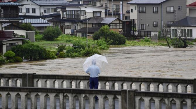 Überschwemmungen in Japan durch heftige Regenfälle Überschwemmungen in Japan durch heftige Regenfälle