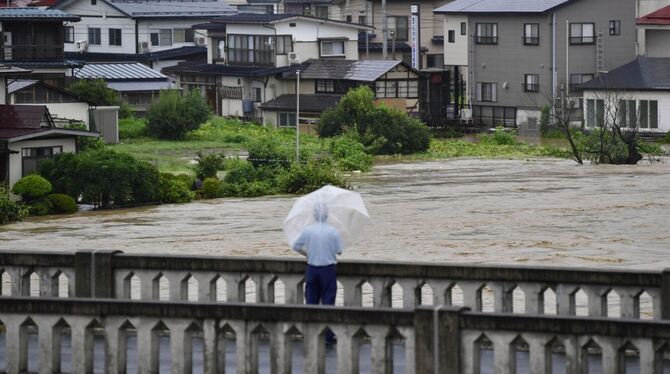Überschwemmungen in Japan durch heftige Regenfälle