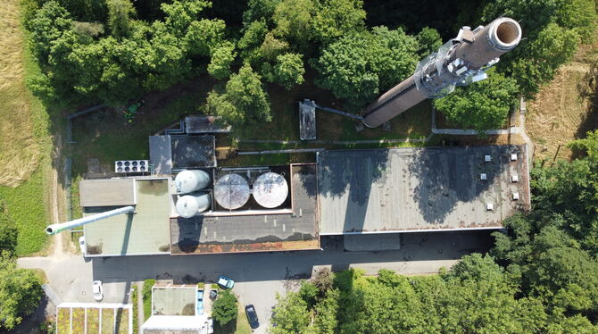 Das größte Blockheizkraftwerk der HBG Reutlingen in Orschel-Hagen bevorratet rund 500 000 Liter Öl.  FOTO: GWG
