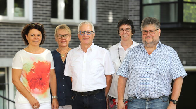 Heike Brucklacher, Corinna Schell, Dieter Möhler, Rita Modrow und Dieter Schmid (von links) vom Finanzamt Reutlingen gaben im Ge