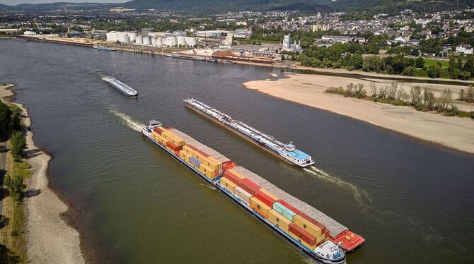 Binnenschiffer kämpfen mit Niedrigwasser Binnenschiffer kämpfen mit Niedrigwasser