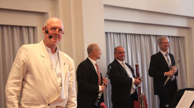 Klaus-Dieter Mayer, Peter Fellhauer, Albrecht Holder und Jochen Müller-Brincken (von links) im Spitalhofsaal. FOTO: STRÖHLE