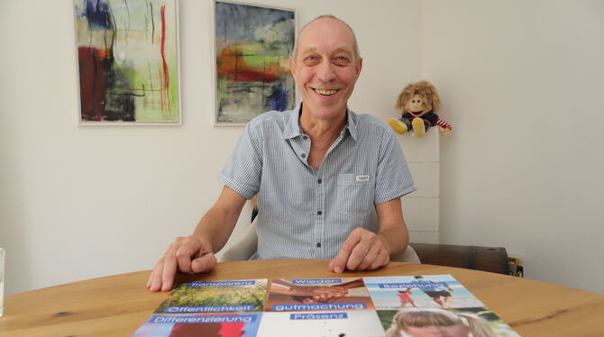 Interaktiv und gut gelaunt erklärt Werner Gericke das Konzept »neue Autorität« im eigenen Coaching-Unternehmen. FOTO: REISNER