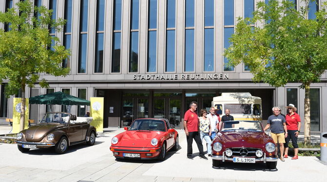Käfer Cabrio, Porsche Targa und Mercedes 190 SL machen Lust auf noch mehr historische Fahrzeuge beim Reutlinger Oldtimertag am k