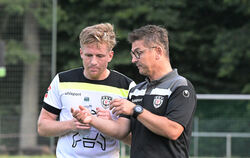 Haben Gesprächsbedarf nach der Saisonauftakt-Niederlage in Bissingen: SSV-Kapitän Pierre Eiberger und Trainer Albert Lennerth.  