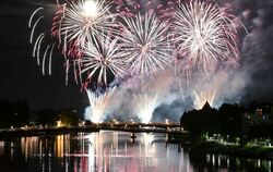 Feuerwerk erleuchtet den Bodensee
