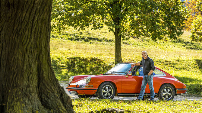 Für Hans-Jörg Götzl ist sein Porsche 911 aus dem Jahr 1972 zum Familienmitglied geworden.  FOTO: PRIVAT