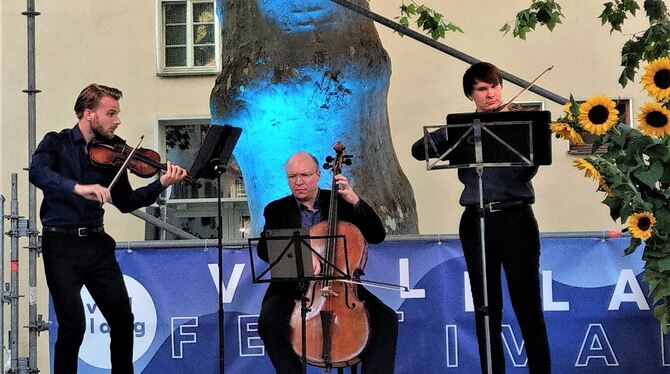Fanden erst 2021 zusammen und spielten beim Tübinger Festivalauftakt in zauberhaftem Einklang (von links): Florian Moser, Felix