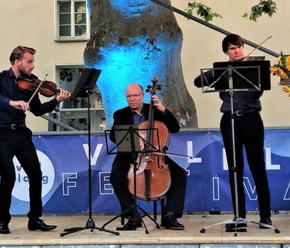 Fanden erst 2021 zusammen und spielten beim Tübinger Festivalauftakt in zauberhaftem Einklang (von links): Florian Moser, Felix 