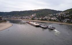 Schubverband blockiert Rheinschifffahrt