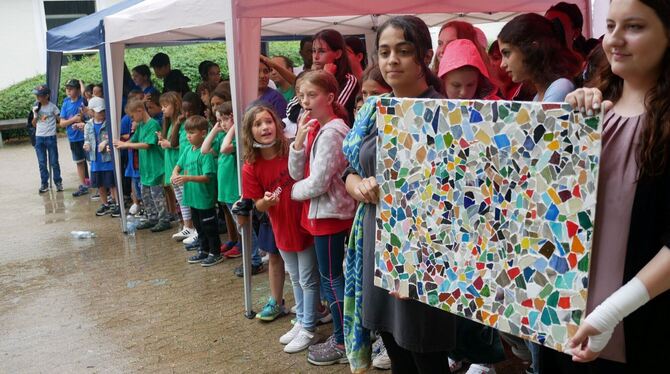 Wegen des Regens geriet er diesmal feucht-fröhlich: der Abschluss der AWO-Stadtranderholung. FOTO: LEISTER