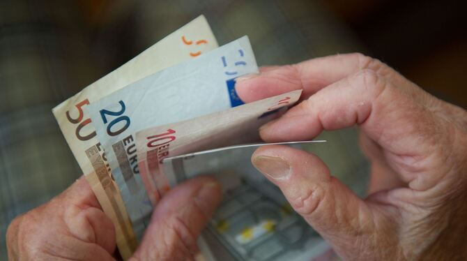 Hohe Kosten treffen viele Rentner