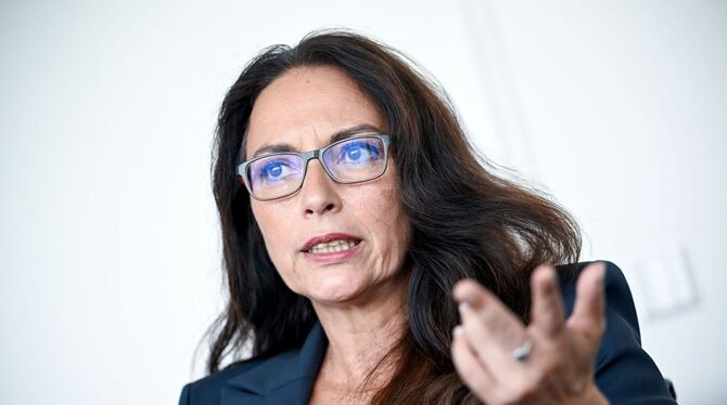 Yasmin Fahimi Yasmin Fahimi