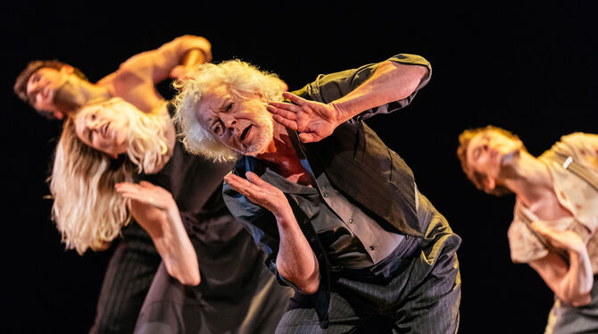Sinn fürs Tragische wie fürs Komische: Egon Madsen in dem Ballett »Cantata« von Mauro Bigonzetti am Theaterhaus.  FOTO: WACHTE