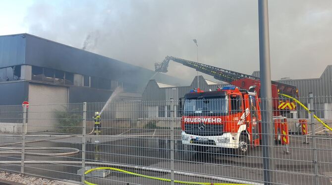 Lagerhallenbrand in Pforzheim