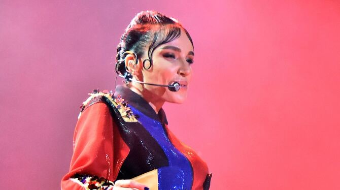 Gülşen Bayraktar Çolakoğlu Gülşen Bayraktar Çolakoğlu