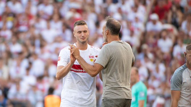 Wird sich bei VfB-Trainer Pellegrino Matarazzo (rechts) für die gute Zusammenarbeit bedanken: Sasa Kalajdzic.  FOTO: FRANK/EIBNE