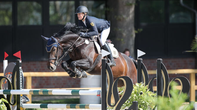 Drei Null-Fehler-Ritte: Springreiterin Greta Völker aus Trochtelfingen.  FOTO: PANTEL