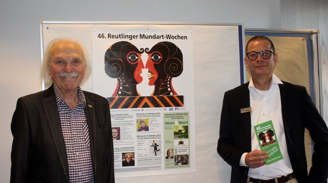 Organisator Wilhelm König (links) und Holger Hummel von der Volksbank Reutlingen freuen sich auf die beliebte Mundart-Reihe. FO