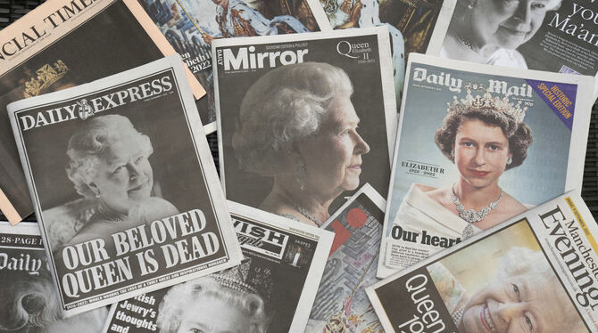 Königin Elizabeth II. ist auf Titelblättern aller britischen Zeitungen abgebildet.