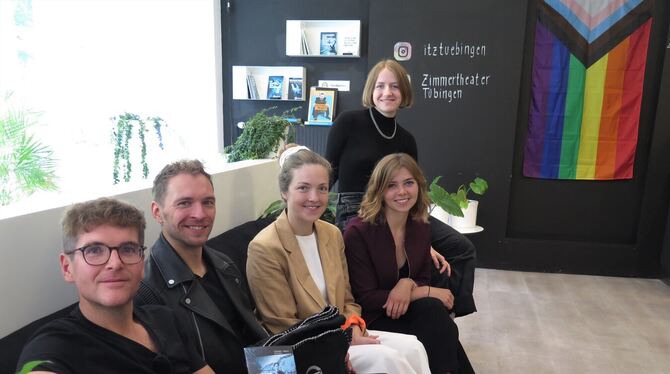 Bei der Spielplanvorstellung (von vorn nach hinten): das Intendantenduo Dieter und Peer Mia Ripberger, Schauspielerin Lauretta v