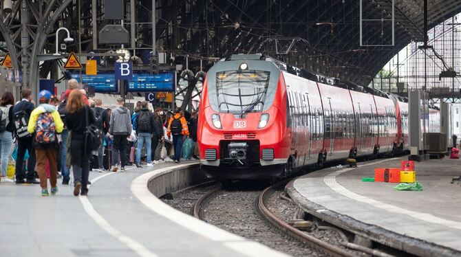Zugverkehr läuft in Köln nach Stellwerkstörung wieder normal Zugverkehr läuft in Köln nach Stellwerkstörung wieder normal