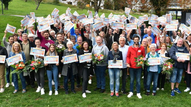 Großer Jubel in Pfulligen: Die Postcodelotterie hat in der Echazstadt viele Menschen zu Gewinnern gemacht.