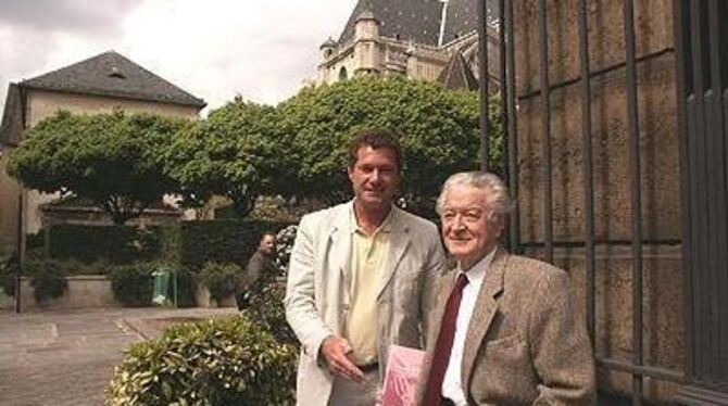 Gunter Haug (links) mit Roland Dumas in Paris.
FOTO: P Gunter Haug (links) mit Roland Dumas in Paris.
FOTO: P