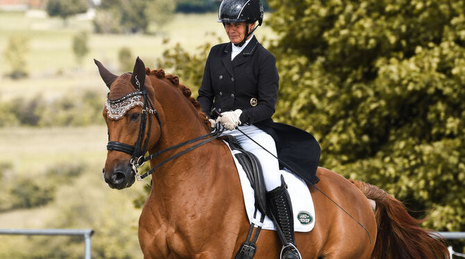 Andrea Dlugos siegt in der Ein-Stern-S-Dressur.  FOTO: SONYA MARTIN